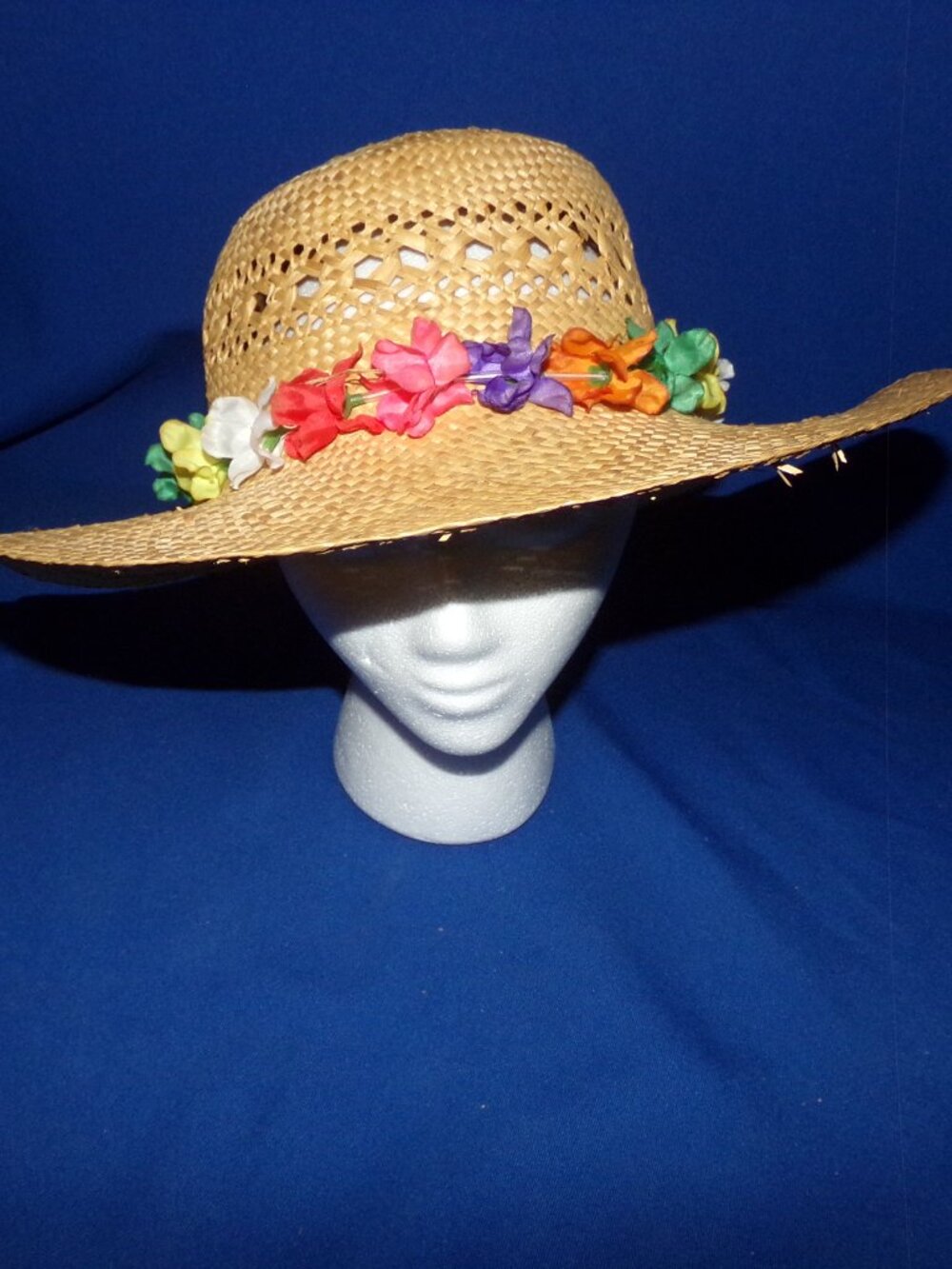 Vintage Lightweight Woven Tan Straw Sun Hat w/ Silk Flower Band